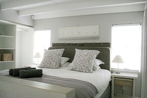 2 bedrooms, desk - Cozy Crner - Cottage (Langebaan)