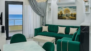 Chalet, 2 Bedrooms, Accessible, Smoking | Living room