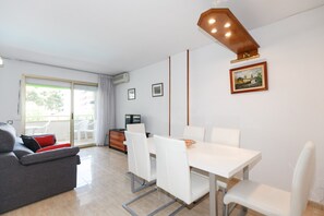 Dining - Central Apartment with Pool UHC Marathon 071 (Salou)