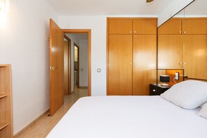 2 Schlafzimmer, Bügeleisen/Bügelbrett, Bettwäsche
