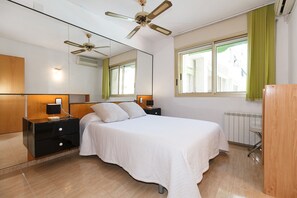 1 Schlafzimmer, Bügeleisen/Bügelbrett, Bettwäsche