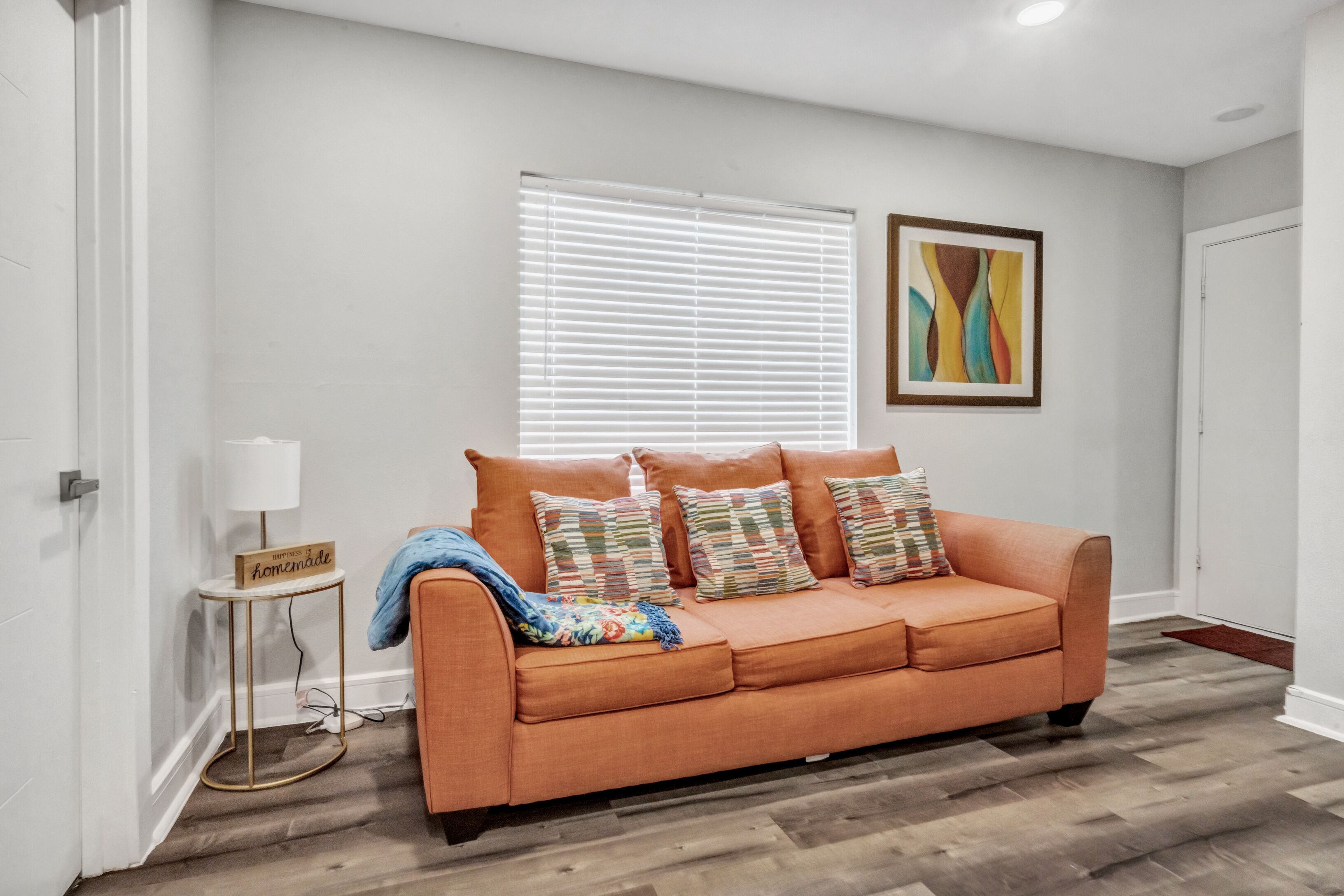 Deep Ellum Oasis Cozy King Bed Suite Near Downtown.