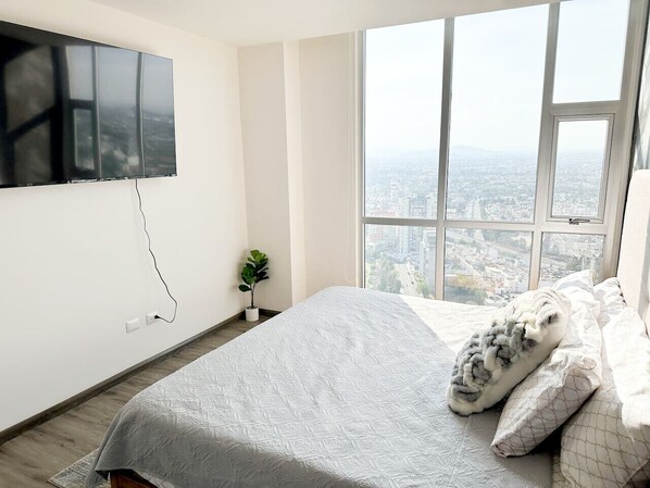 2 habitaciones, escritorio, tabla de planchar con plancha y wifi