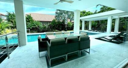 Pattaya Greg pool Villa