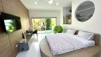 5 bedrooms, in-room safe, desk, iron/ironing board