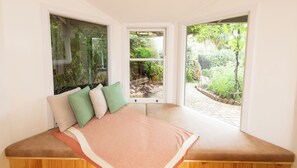Interior - Delphi, Adelaide Hills Garden BnB (Mylor)