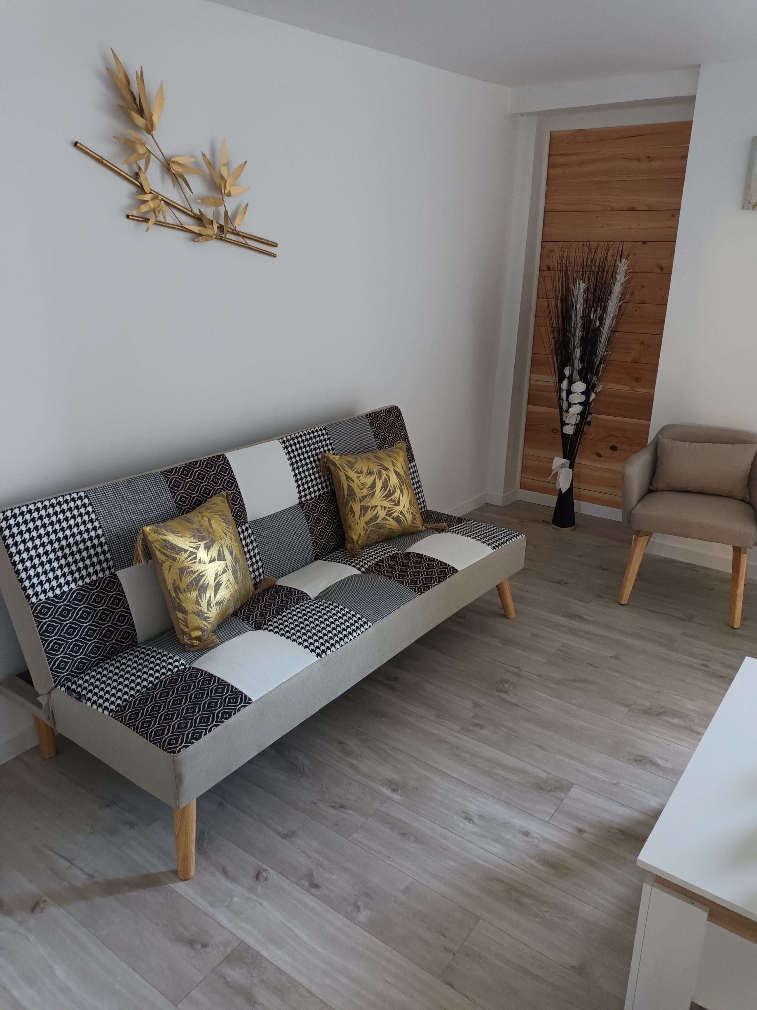 The cottage of the well