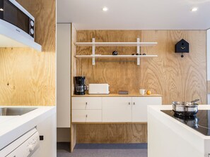 Fridge, oven, dishwasher, coffee/tea maker