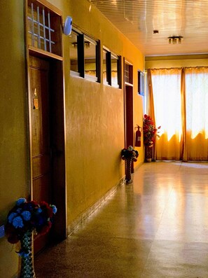 Habitación, varias habitaciones, vista a la ciudad | Interior