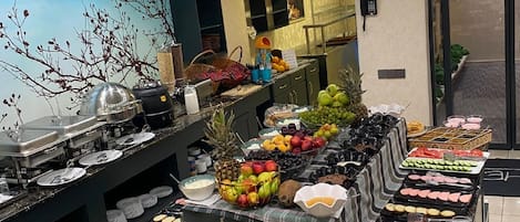 Dagelijks ontbijtbuffet (USD 8 per persoon)