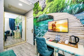 Deluxe Connection Room | Egyptian cotton sheets, premium bedding, down comforters