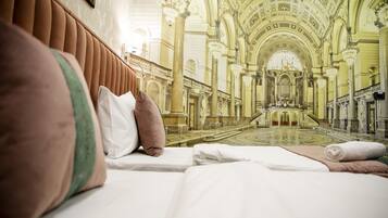 1 bedroom, Egyptian cotton sheets, premium bedding, down duvets