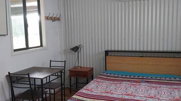 1 bedroom, bed sheets