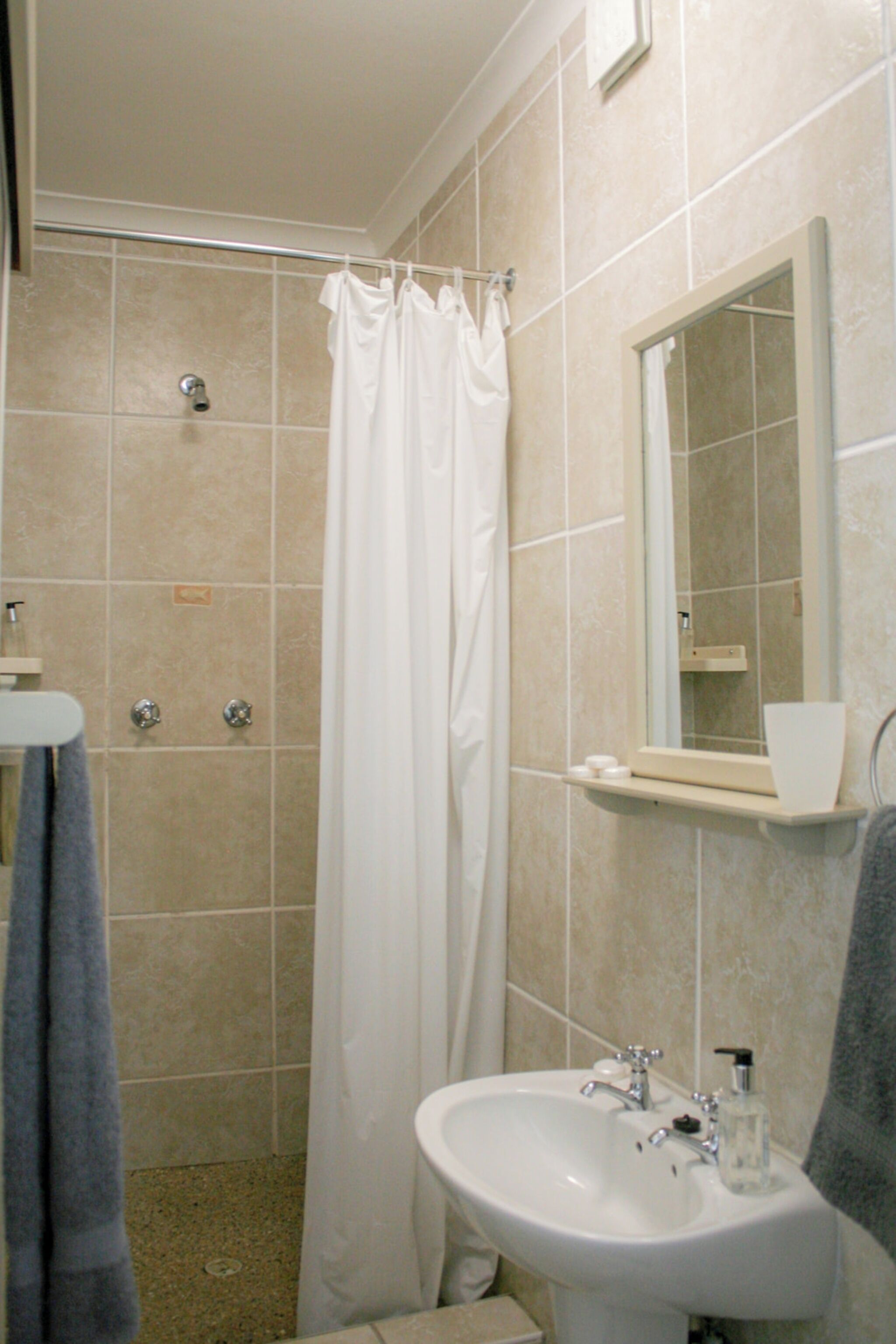 Cozy Crner, Home Away From Home, Mere 100m Away From Pristine Beaches