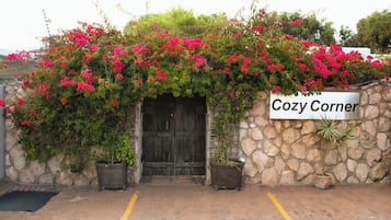 Room, 1 Bedroom, Accessible, Smoking | Property entrance