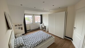 2 bedrooms, desk, iron/ironing board, free WiFi