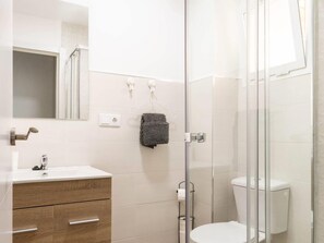 Hårføner og håndklær