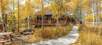 All 4 cabins, 5 min to Grand Lake, 7 BR sleeps 23, Aspen Leaf Lodges