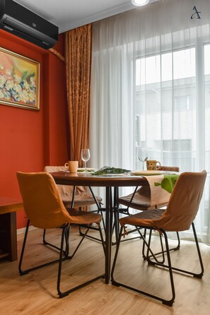 In-room dining - Sina Apartment (Voluntari)