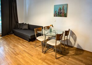 Apartment, 1 Bedroom, Garden View | Dining