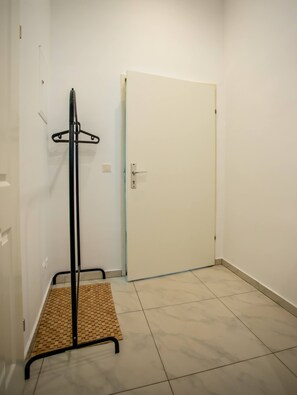 Apartment, 1 Bedroom, Garden View | Interior