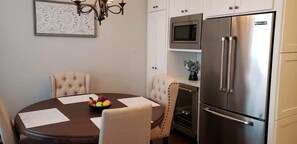 Dining - Villa De Luxe Near Forsyth Park w/Private Hot Tub (Savannah)