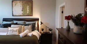 3 bedrooms, WiFi, bed sheets - Villa De Luxe Near Forsyth Park w/Private Hot Tub (Savannah)