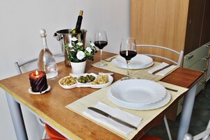 公寓, 1 间卧室, 海洋景观 | 用餐