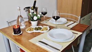 Apartment, 1 Schlafzimmer, Meerblick | Speisen