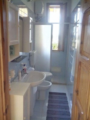 Apartment, 2 Bedrooms, Balcony, Ocean View | Bathroom - Trilocale Vista Mare Dc (Santa Cesarea Terme)
