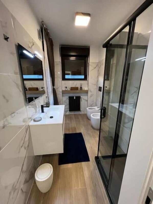 Departamento, 3 habitaciones, balcón, vista a la ciudad | Baño | Toallas 