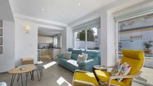 A spacious living area with a sofa, yellow armchair, and a dining table. - Spanish villa with private pool , only 5 minutes from the beach! (San Pedro de Alcantara)