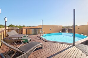 حمّام سباحة خارجي، حمّام سباحة مُدفَّأ