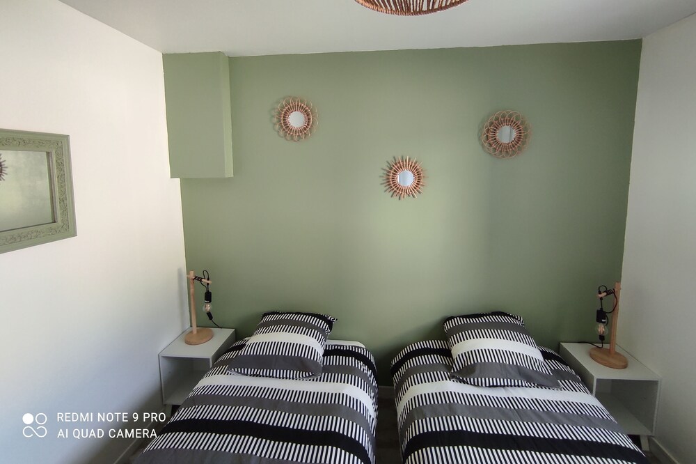 House with exceptional sea view with beaches within walking distance.