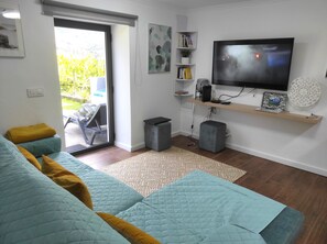 Smart TV - Casa Girassol window to the sun Air conditioned house Early booking 2026 22% Off (São Vivente)