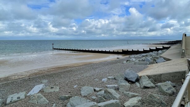 A rocky beach with a wooden jetty extending into the sea, under a cloudy sky. - Bilbo's Cottage, Sheringham (Sheringham)