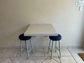 客房, 1 间卧室, 无障碍, 吸烟房 | 用餐