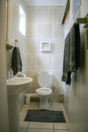 Room, 1 Bedroom, Accessible, Smoking | Bathroom