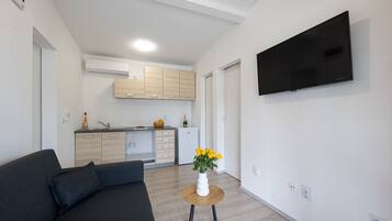 Mobile Home, 2 Bedrooms, Balcony, City View | Room amenity