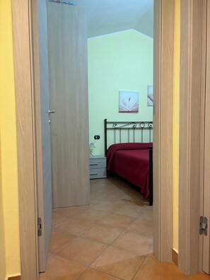 2 bedrooms, travel cot, free WiFi, bed sheets