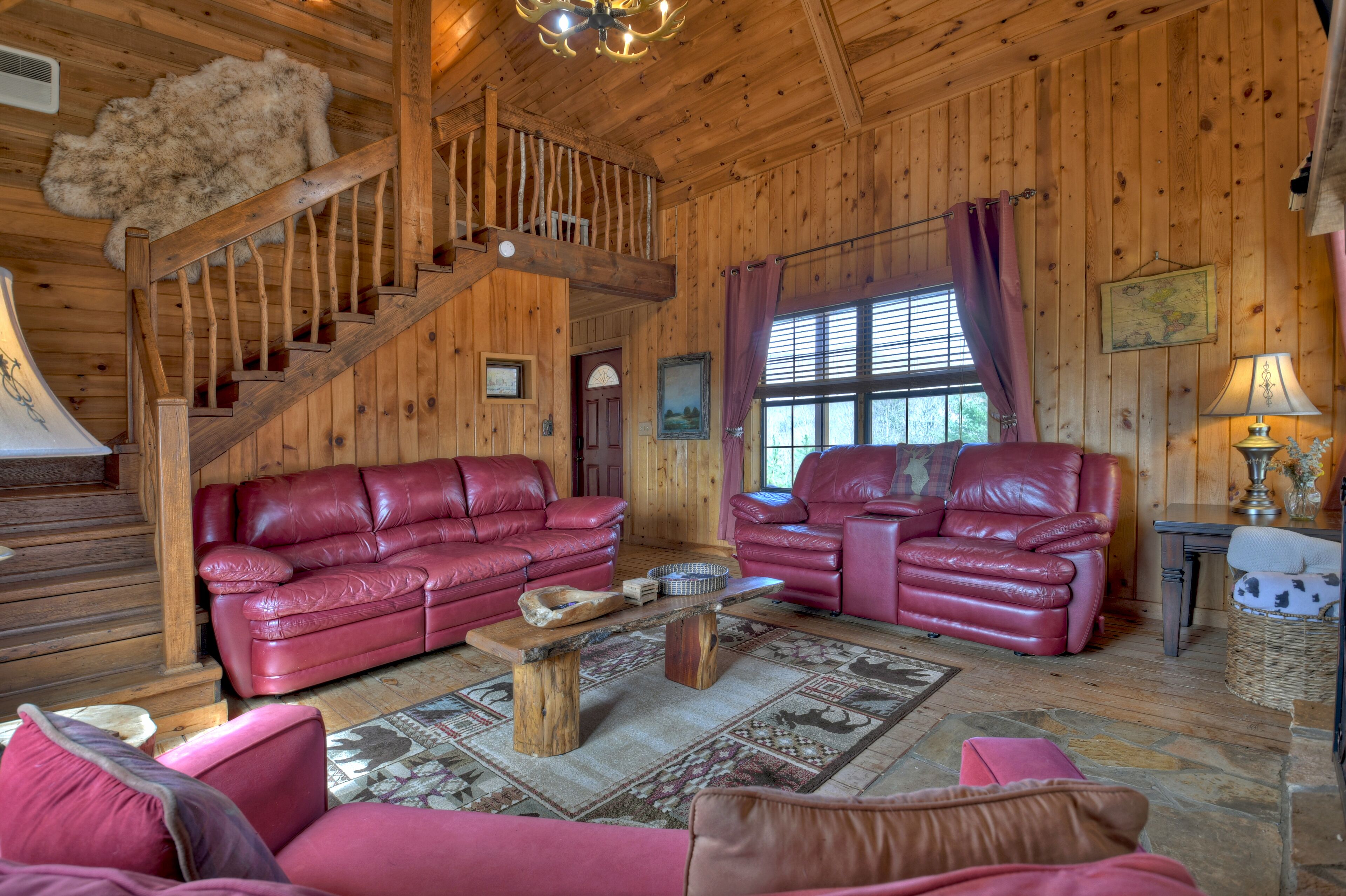 Lazy Bear Outlook is pet friendly and has an Incredible mountain view, hot tub, firepit and huge outdoor deck. Super private!! WiFi