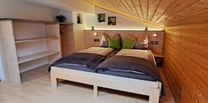 2 Schlafzimmer, Reisekinderbett, kostenloses WLAN, Bettwäsche