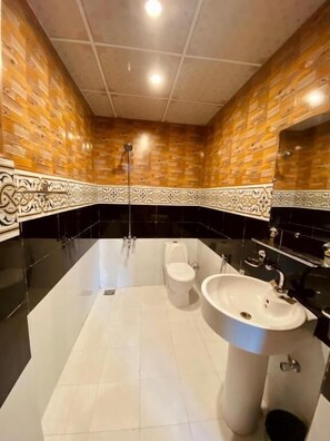 Deluxe Double Room | Bathroom