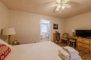 4 bedrooms, free WiFi, bed sheets - Welcome to Gone Fishin'! (St. George Island)