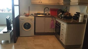 Refrigerador, microondas, horno, placa de cocina