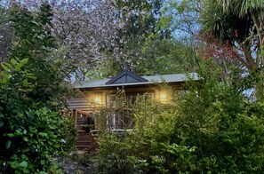 Exterior - Romantic Private Retreat with Spa and Garden (Mount Dandenong)