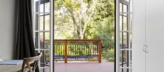 Romantic Private Retreat with Spa and Garden