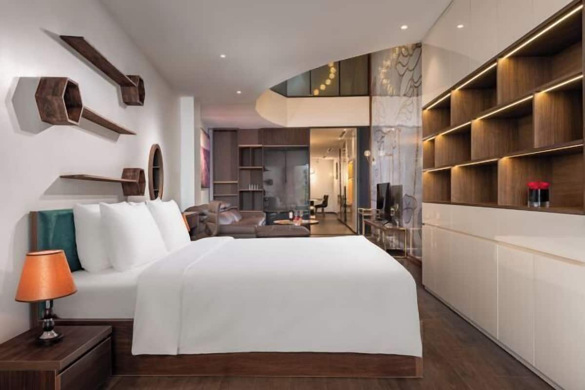 1 quarto, cortinas blackout, quartos à prova de som