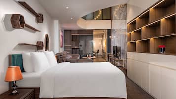 Panoramic Suite | Blackout drapes, soundproofing, iron/ironing board, free WiFi