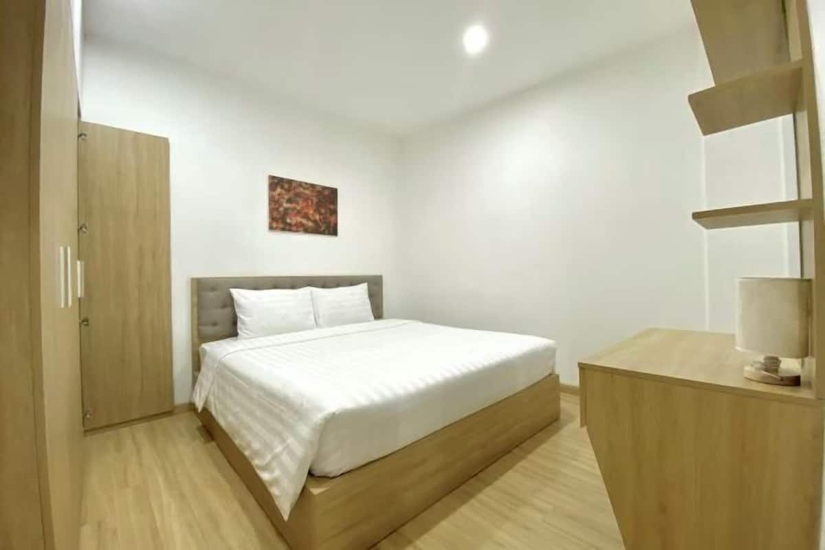 1 quarto, cortinas blackout, quartos à prova de som